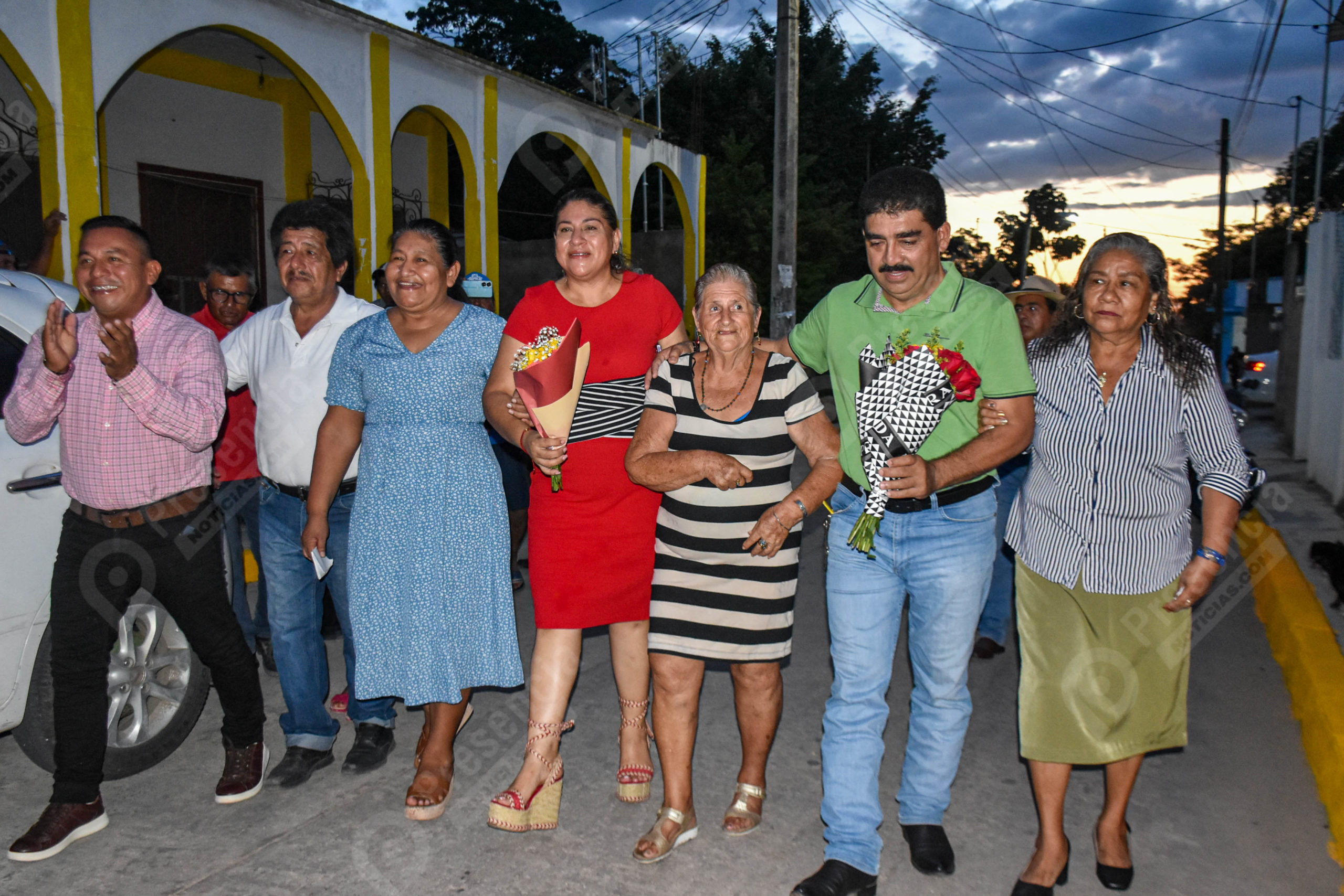 Entrega Gobierno Municipal de Oluta dos callejones a las familias del barrio Primero. Noticias en tiempo real