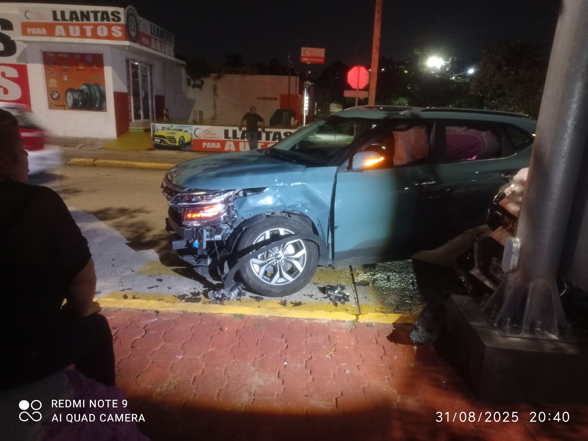 Choque en Coatzacoalcos deja dos lesionados y cuantiosos daños materiales. Noticias en tiempo real